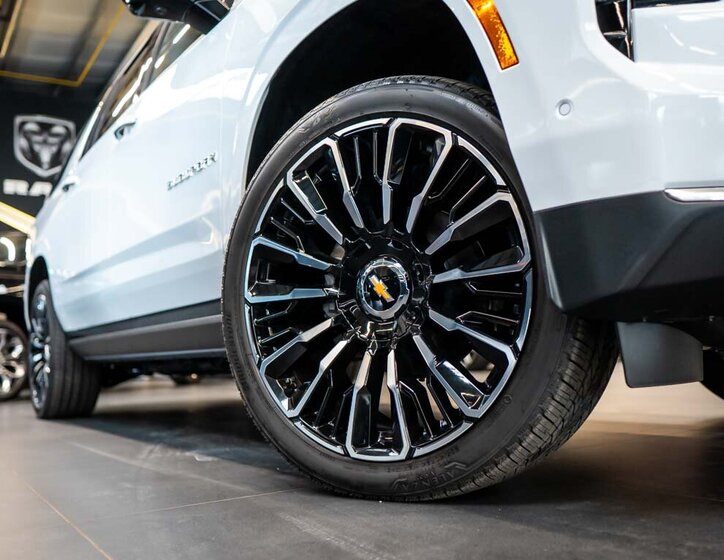 Chevrolet Suburban SUV 6,2 l 313 kw