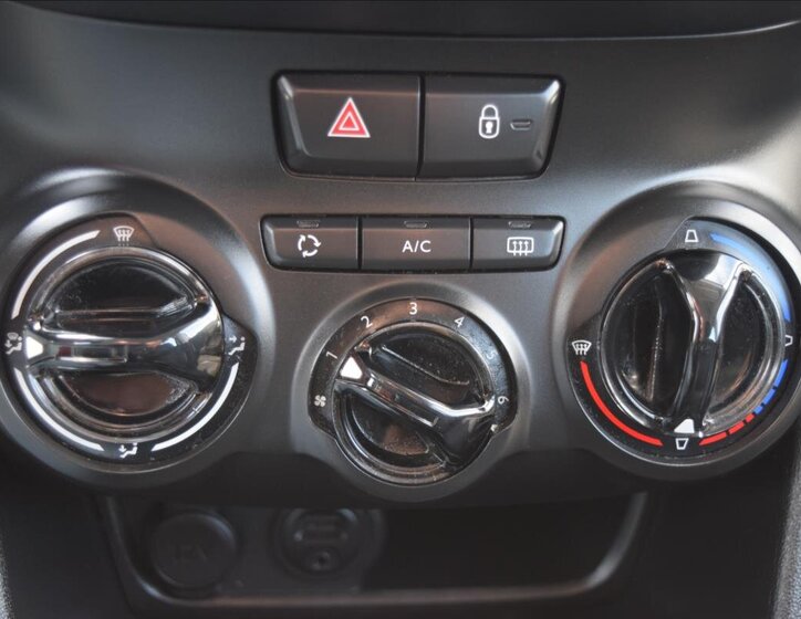 Peugeot 208 Hatchback 1,4 l 50 kw