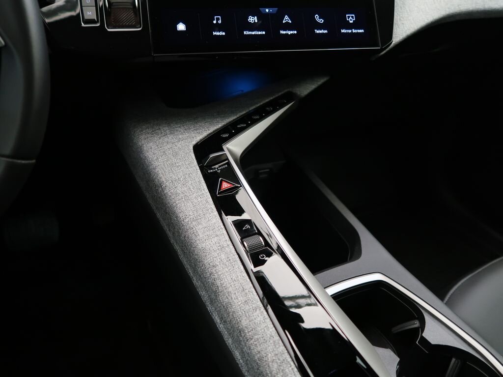 Peugeot 3008 SUV 1,2 l 100 kw