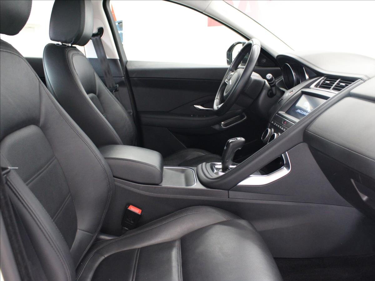 Jaguar E-Pace SUV / Terénní 2,0 l 183 kw
