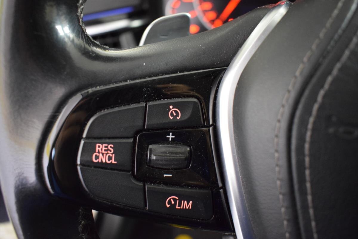 BMW Řada 5 Sedan / Limuzína 3,0 l 195 kw