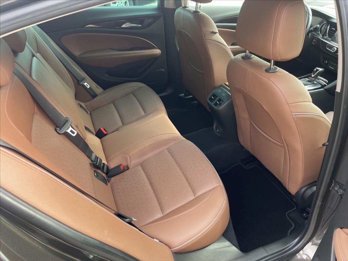 Opel Insignia Liftback 2,0 l 154 kw