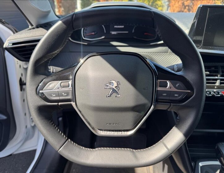 Peugeot 208 Hatchback 1,2 l 55 kw