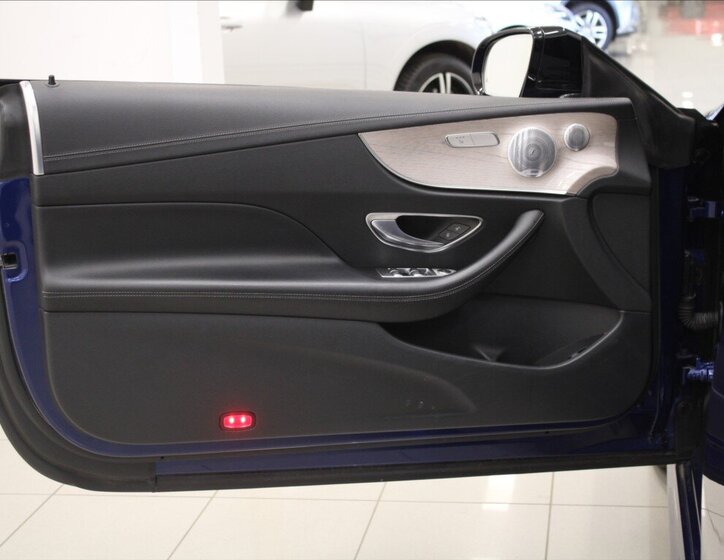 Mercedes-Benz Třídy E Kupé 2,0 l 143 kw