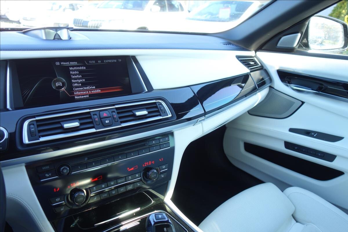 BMW Řada 7 Sedan 4,4 l 330 kw