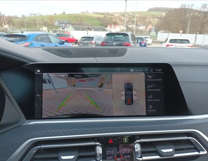 BMW X7 SUV / Terénní 4,4 l 390 kw