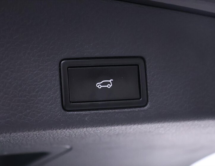 Volkswagen Touareg SUV / Terénní 3,0 l 193 kw