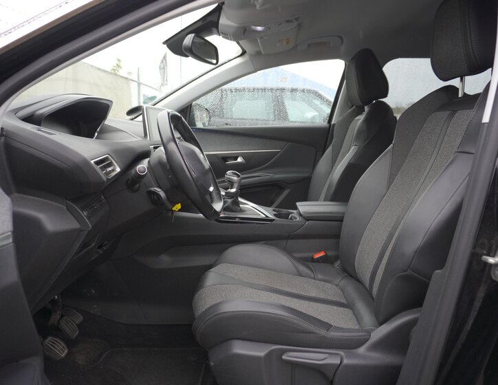 Peugeot 5008 SUV 1,2 l 96 kw