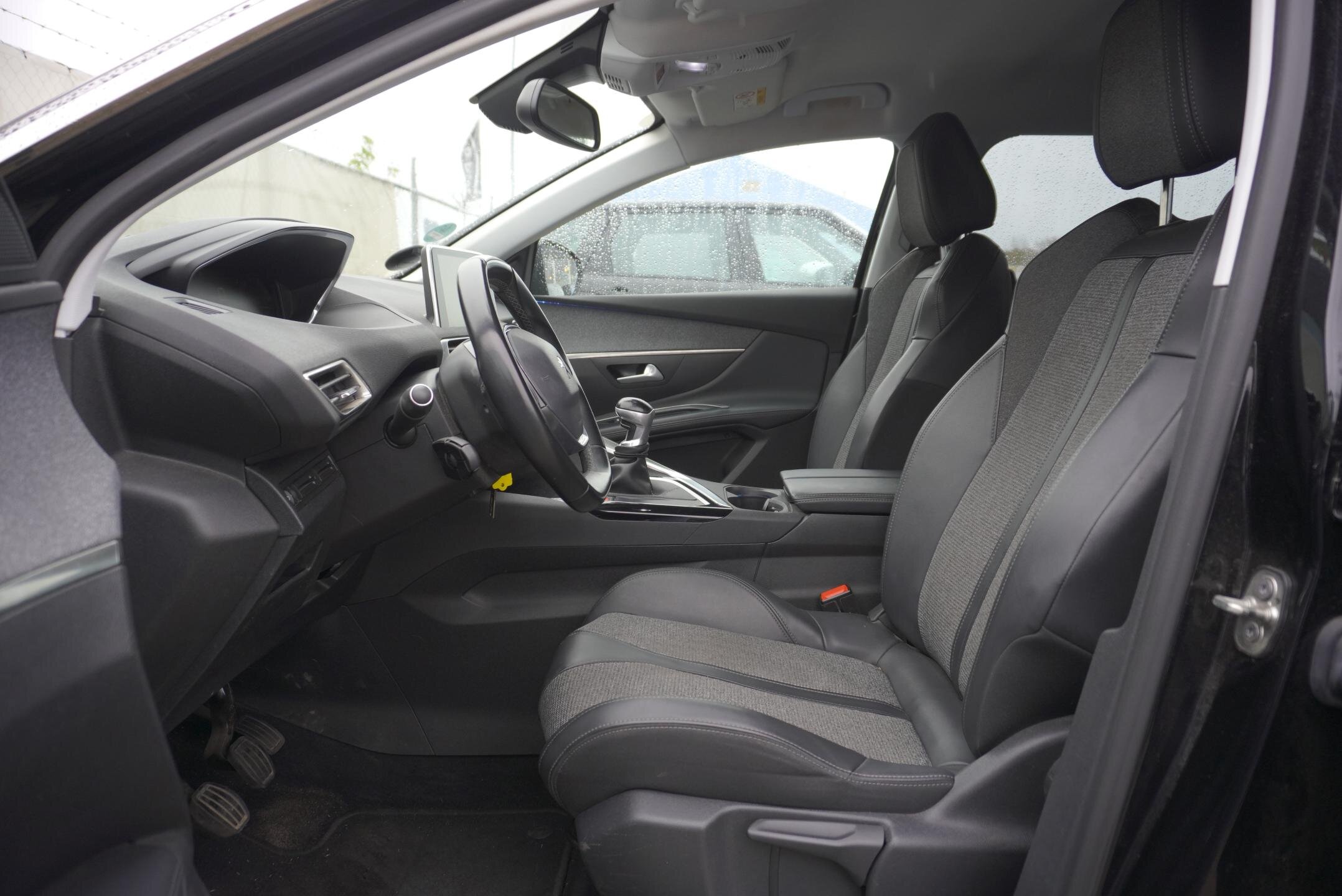 Peugeot 5008 SUV 1,2 l 96 kw