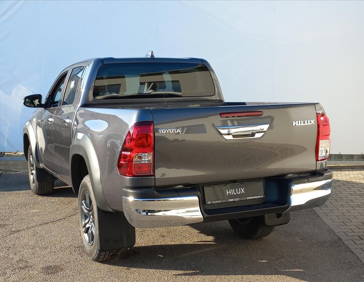 Toyota Hilux 6