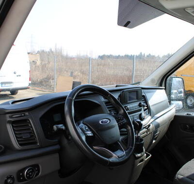 Ford Transit 9