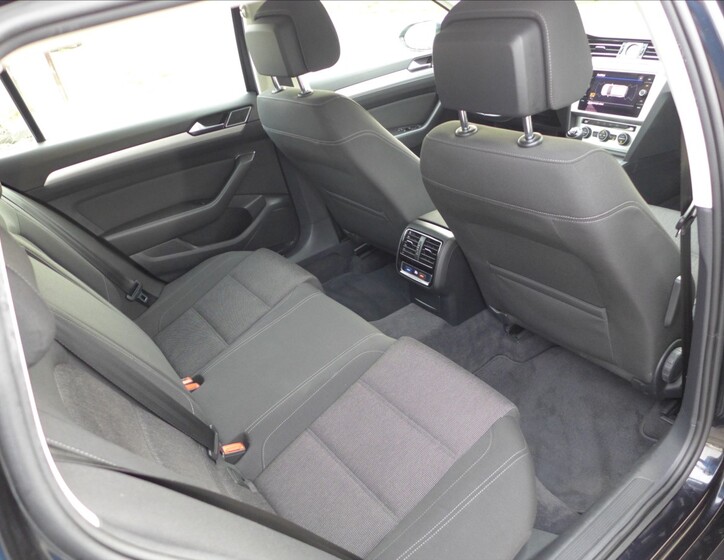 Volkswagen Passat 35