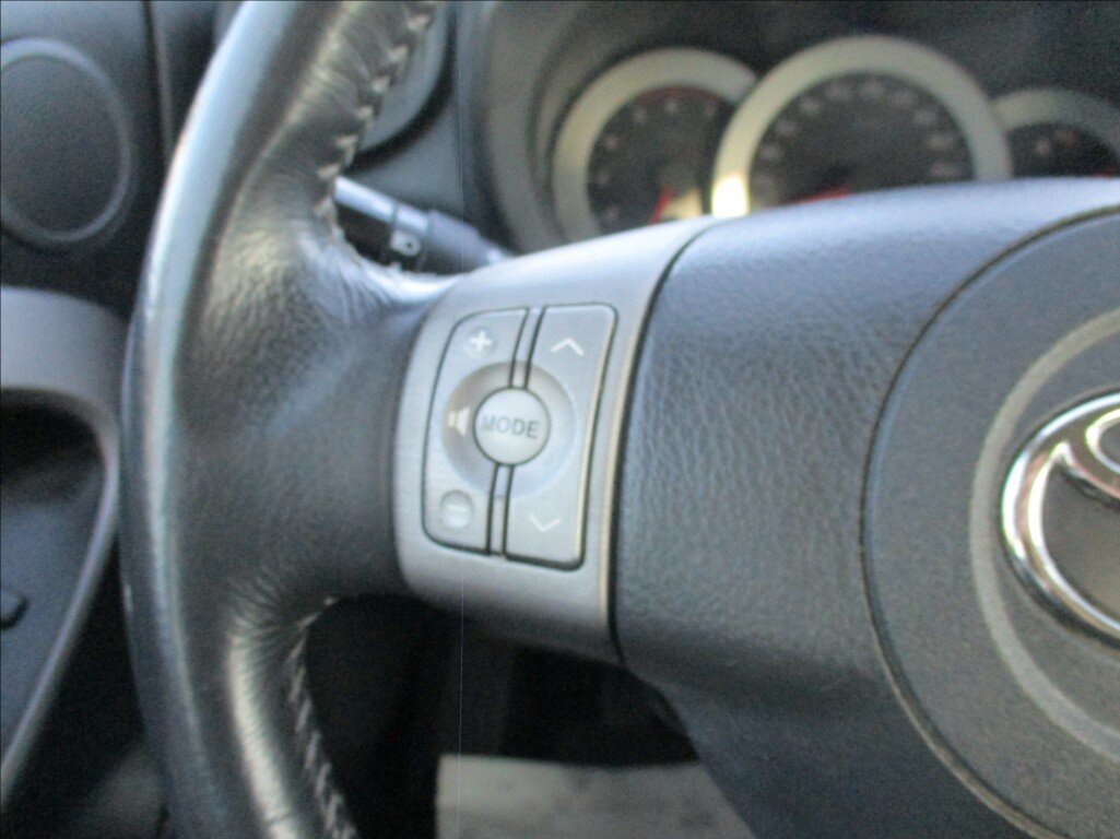 Toyota RAV4 SUV 2,2 l 100 kw