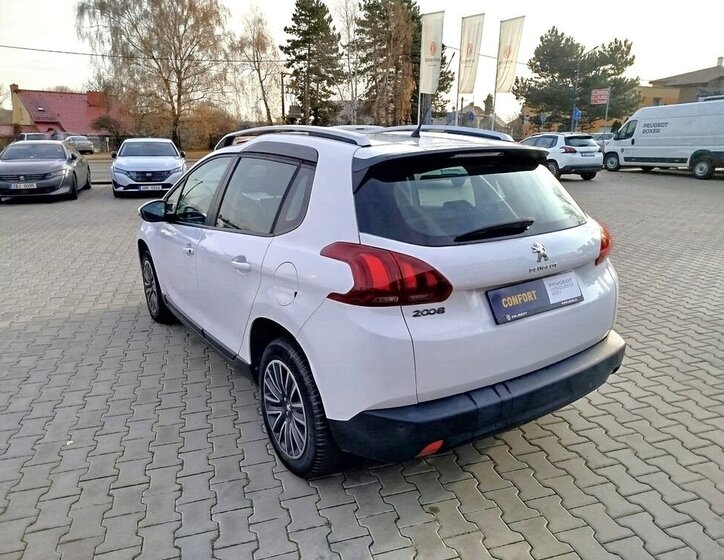 Peugeot 2008 8