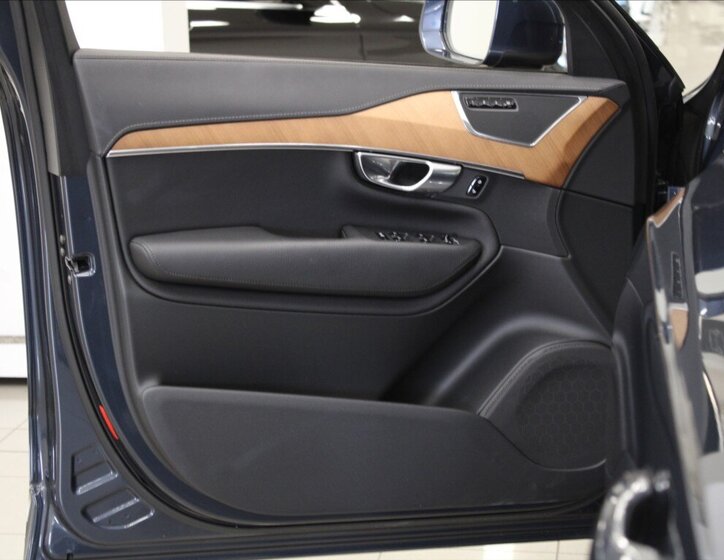 Volvo XC90 SUV 2,0 l 173 kw