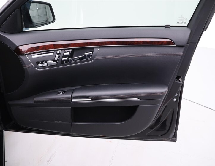 Mercedes-Benz Třídy S Sedan / Limuzína 4,7 l 320 kw