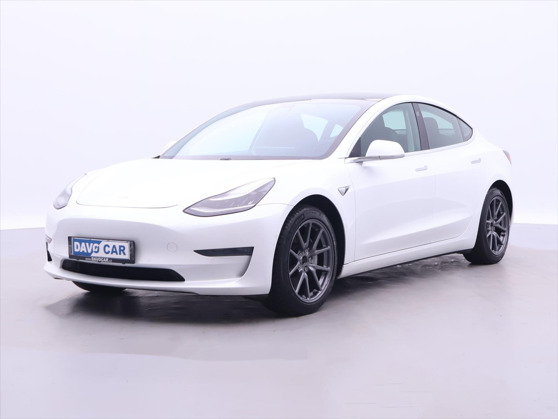 Tesla Model 3 Sedan 0,0 324 kw