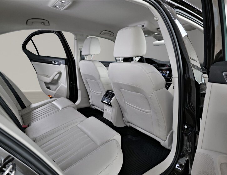 Škoda Superb Sedan / Limuzína 2,0 l 200 kw