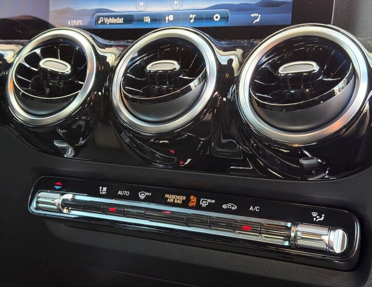 Mercedes-Benz GLA SUV / Terénní 2,0 l 85 kw