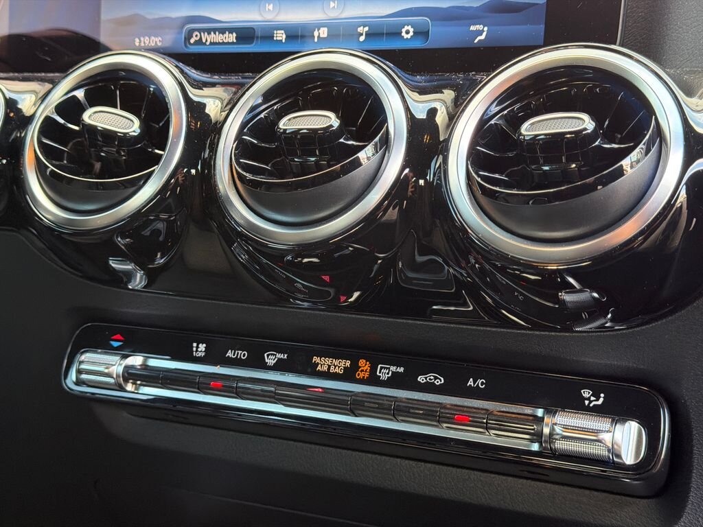 Mercedes-Benz GLA SUV / Terénní 2,0 l 85 kw