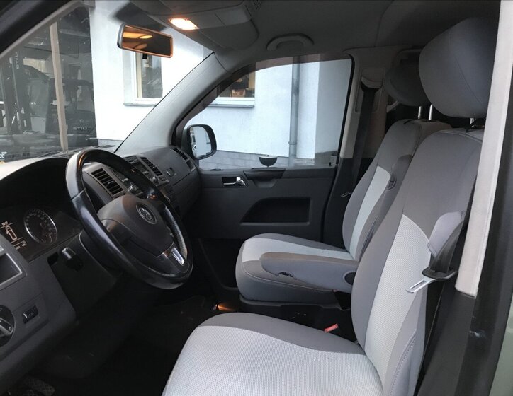 Volkswagen Caravelle 9