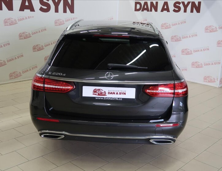 Mercedes-Benz Třídy E Kombi 2,0 l 143 kw
