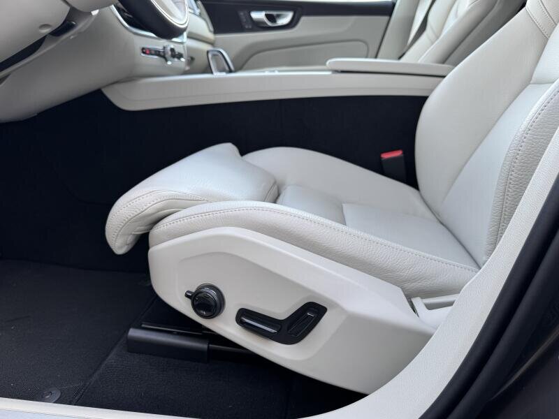 Volvo XC60 SUV / Terénní 2,0 l 145 kw