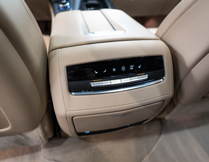 Cadillac Escalade 39