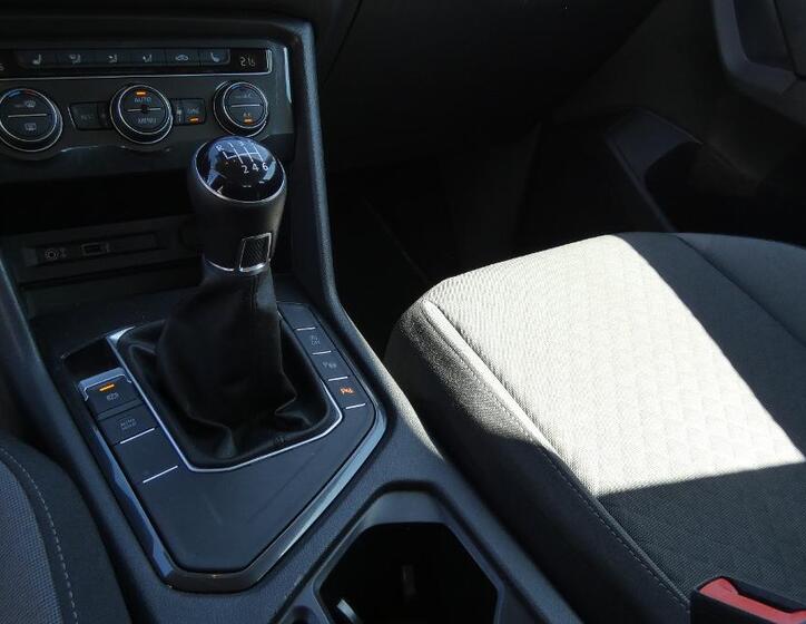 Volkswagen Tiguan 6