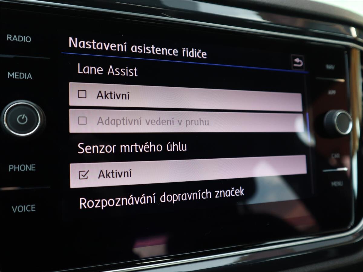 Volkswagen T-Roc CUV 1,5 l 110 kw