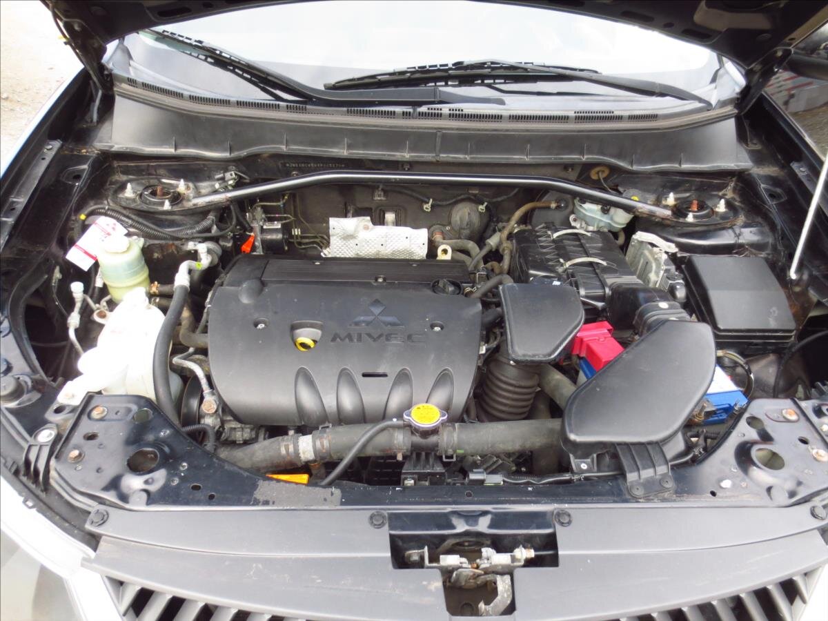 Mitsubishi Outlander SUV / Terénní 2,4 l 125 kw