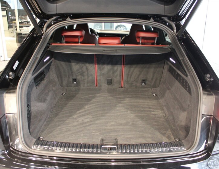 Audi SQ8 SUV / Terénní 4,0 l 320 kw