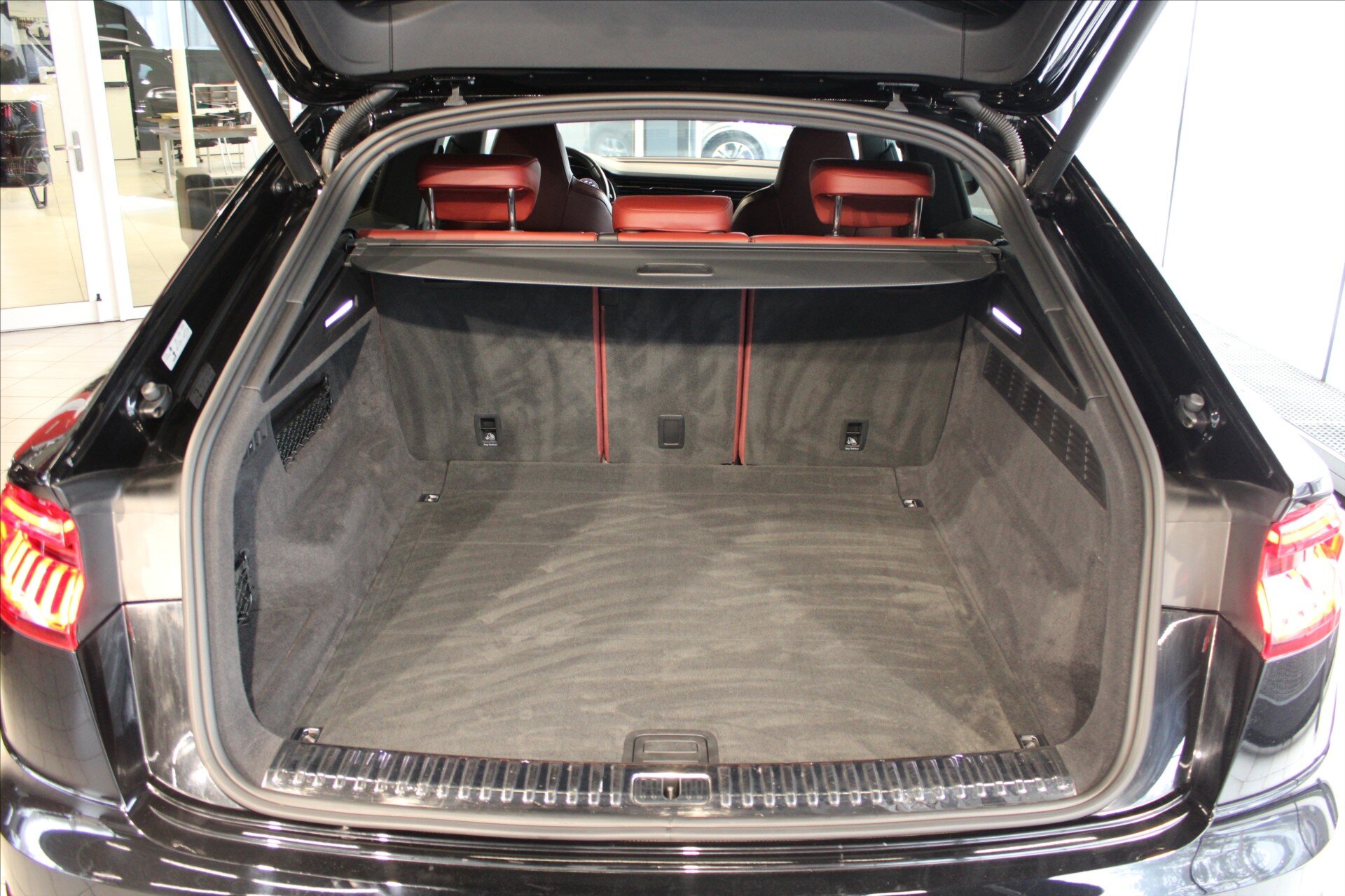 Audi SQ8 SUV / Terénní 4,0 l 320 kw