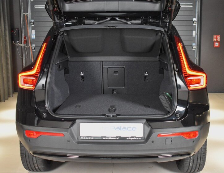 Volvo XC40 SUV / Terénní 2,0 l 145 kw