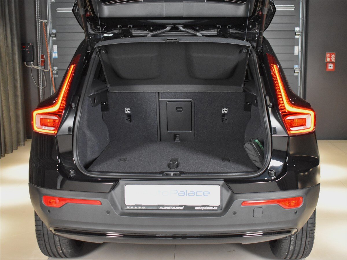 Volvo XC40 SUV / Terénní 2,0 l 145 kw