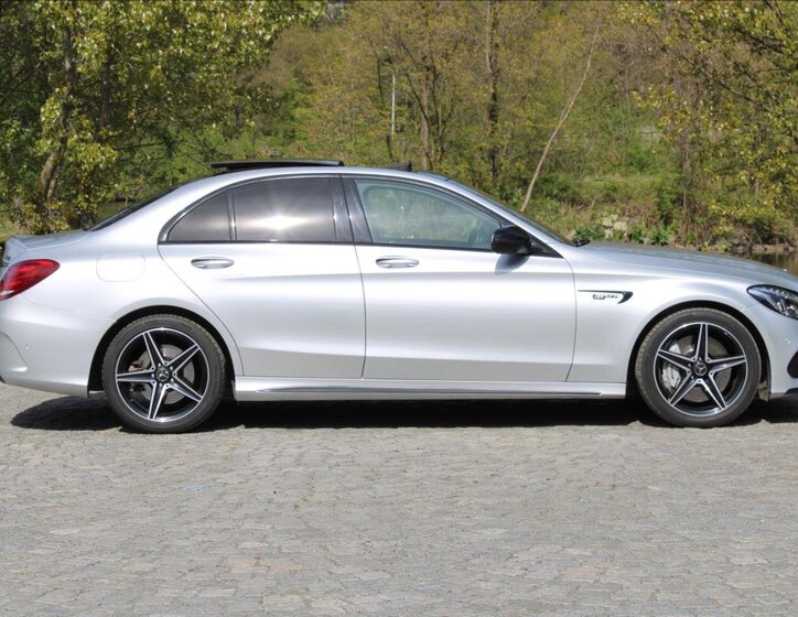Mercedes-Benz Třídy C Sedan / Limuzína 3,0 l 270 kw