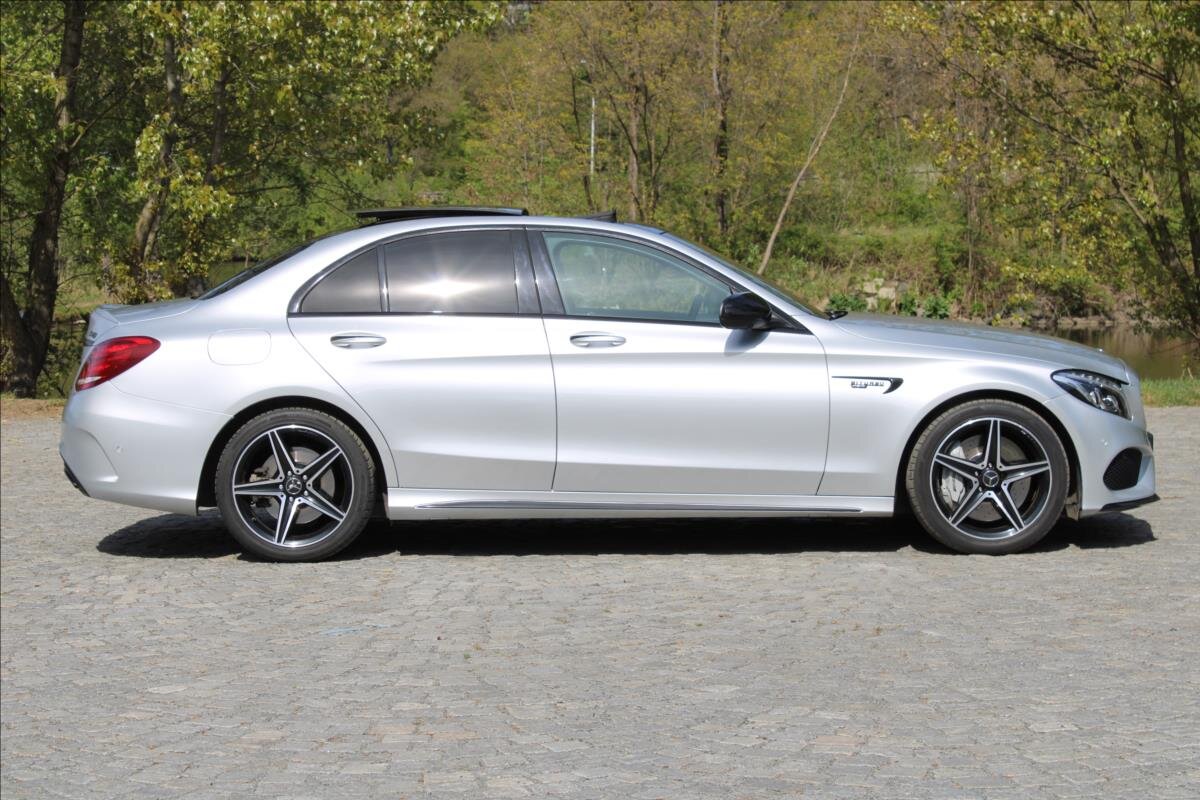 Mercedes-Benz Třídy C Sedan / Limuzína 3,0 l 270 kw