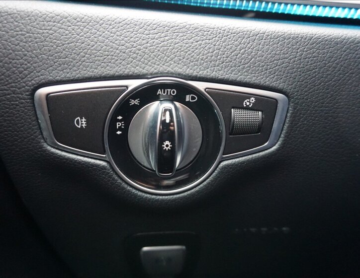 Mercedes-Benz Třídy E Sedan / Limuzína 3,0 l 320 kw