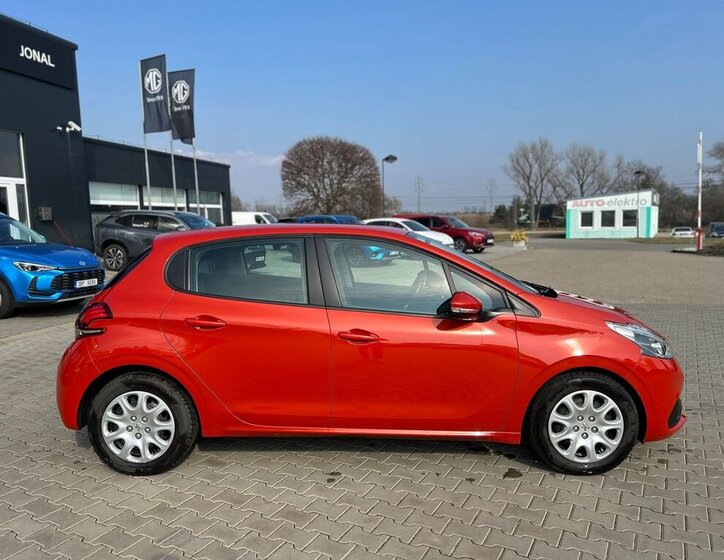 Peugeot 208 Hatchback 1,2 l 61 kw