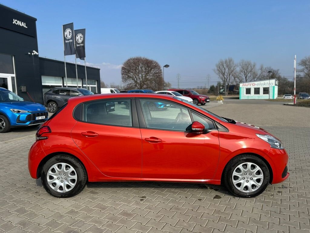 Peugeot 208 Hatchback 1,2 l 61 kw