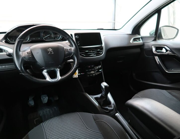 Peugeot 208 Hatchback 1,2 l 61 kw