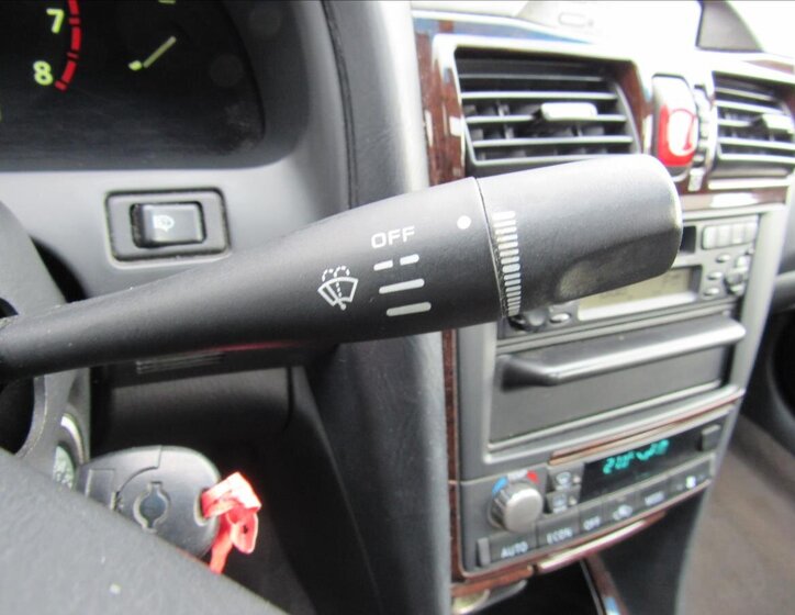 Nissan Maxima Sedan / Limuzína 2,0 l 103 kw