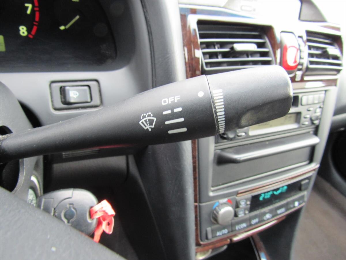 Nissan Maxima Sedan / Limuzína 2,0 l 103 kw