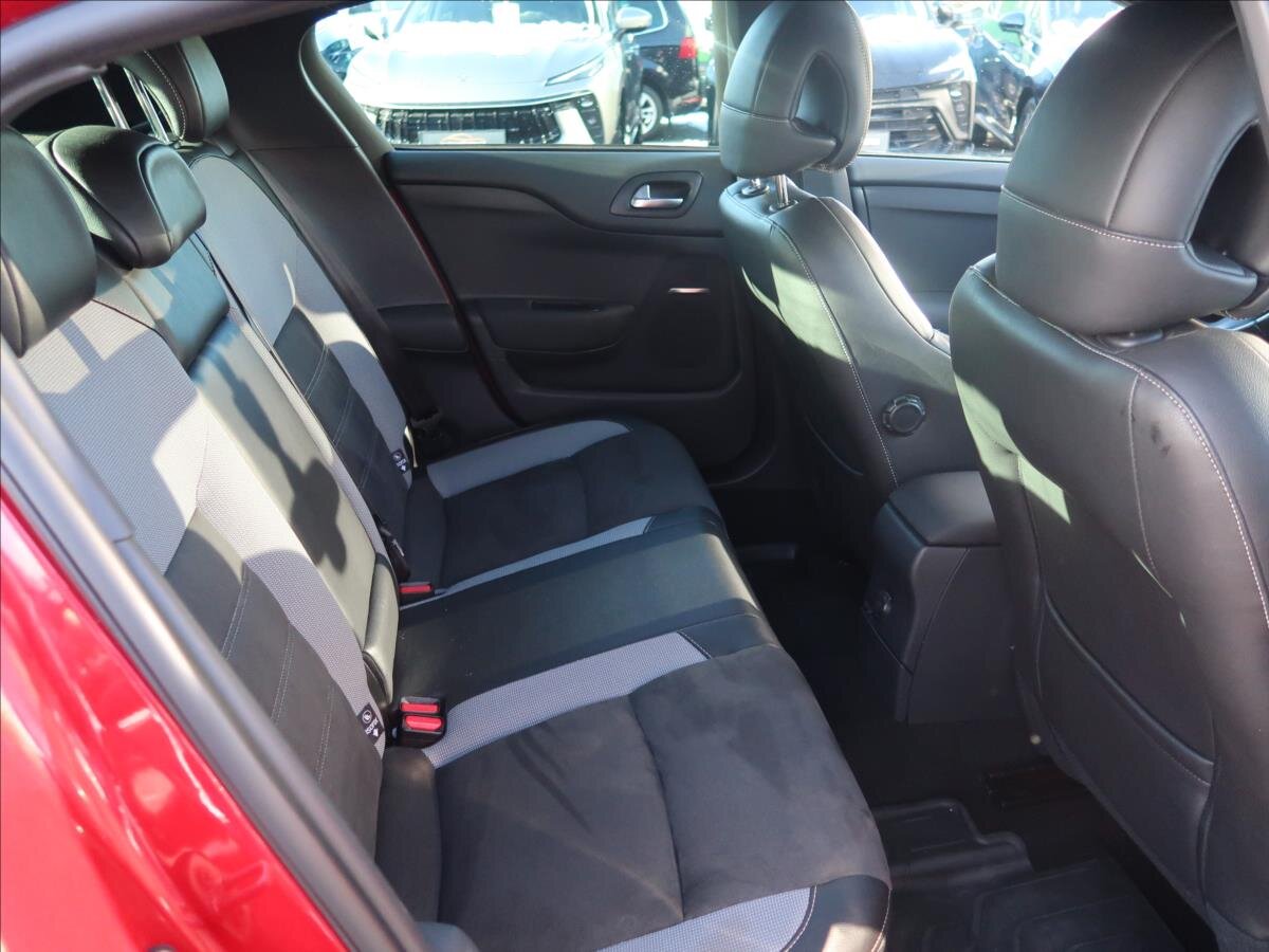 DS Automobiles DS4 Hatchback 1,6 l 88 kw