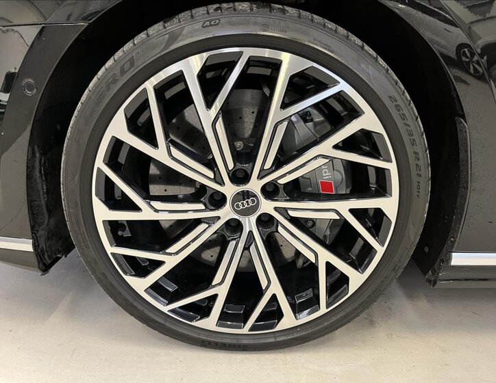 Audi S8 Sedan 4,0 l 420 kw