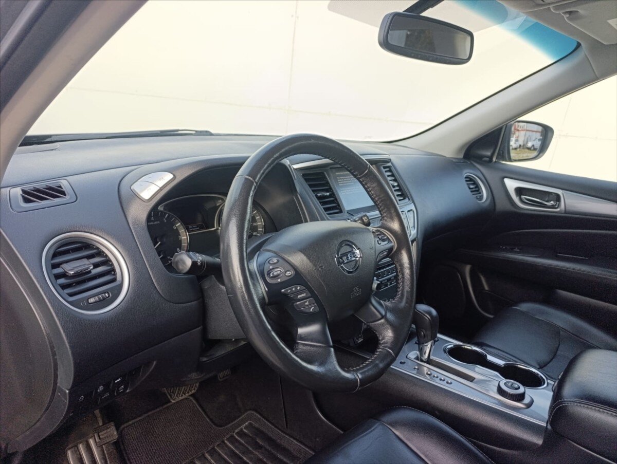 Nissan Pathfinder SUV 3,5 l 212 kw