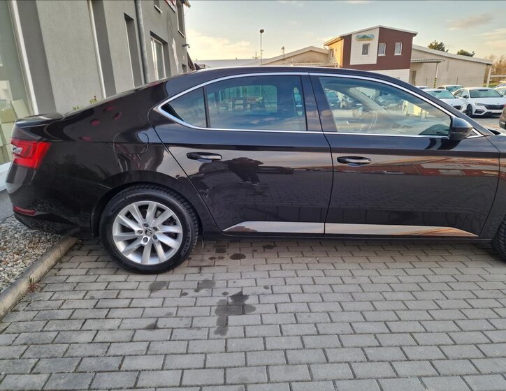 Škoda Superb Liftback 1,5 l 110 kw