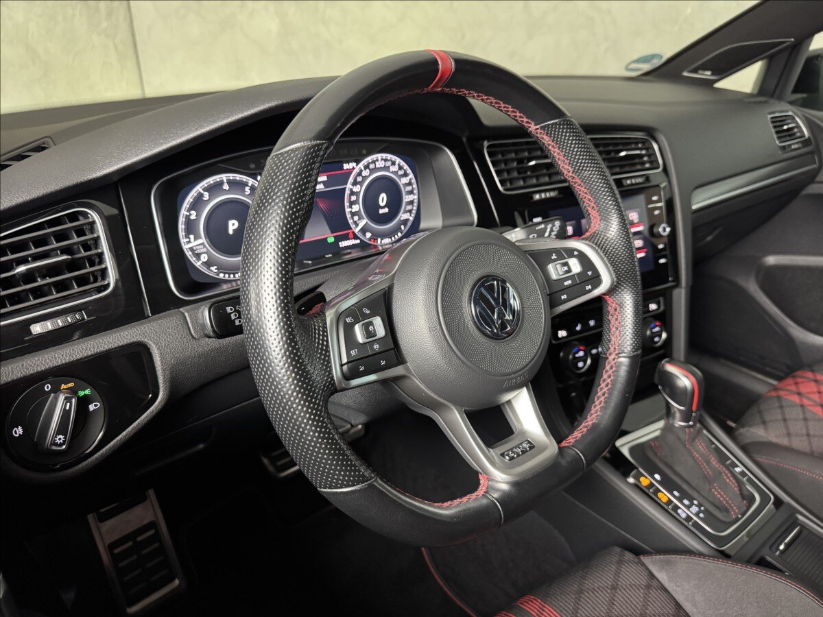 Volkswagen Golf Hatchback 2,0 l 213 kw