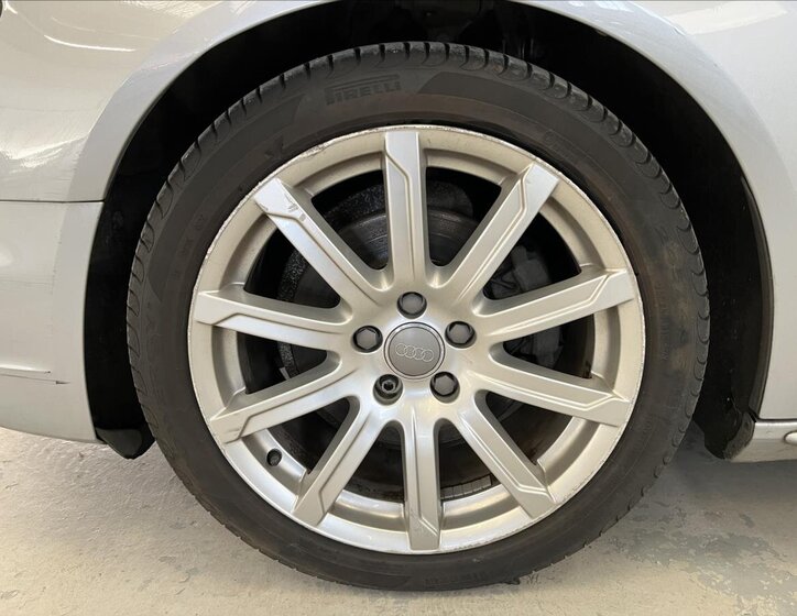 Audi A4 Kombi 2,0 l 140 kw