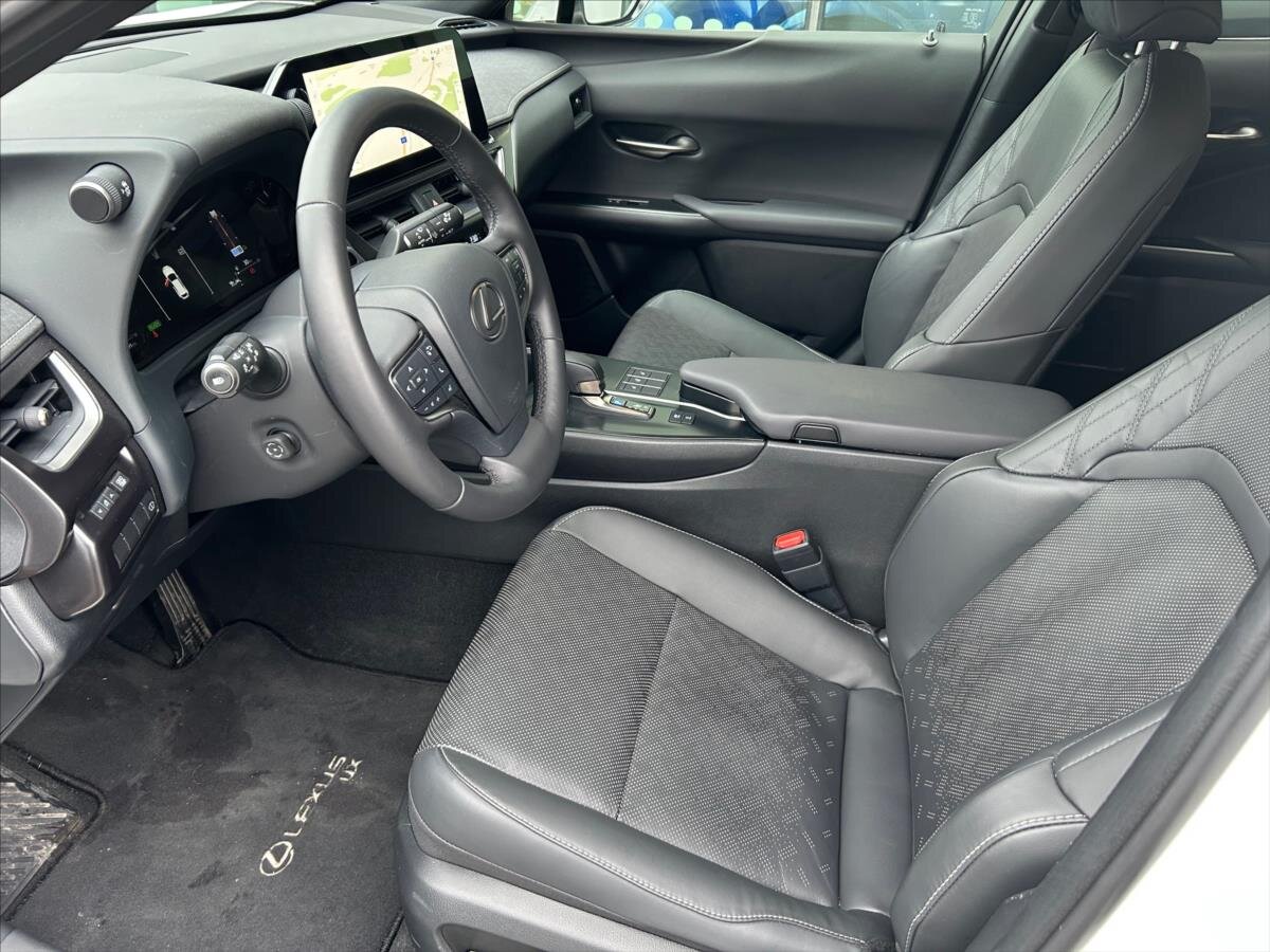Lexus UX 300h SUV / Terénní 2,0 l 146 kw